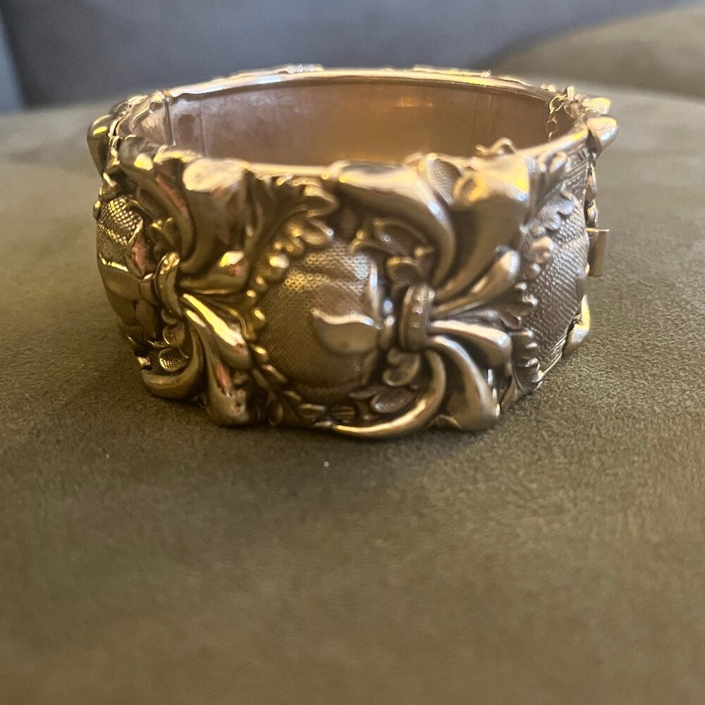 Vintage Goldtone Whiting & Davis Bangle Bracelet - Picture 2 of 13